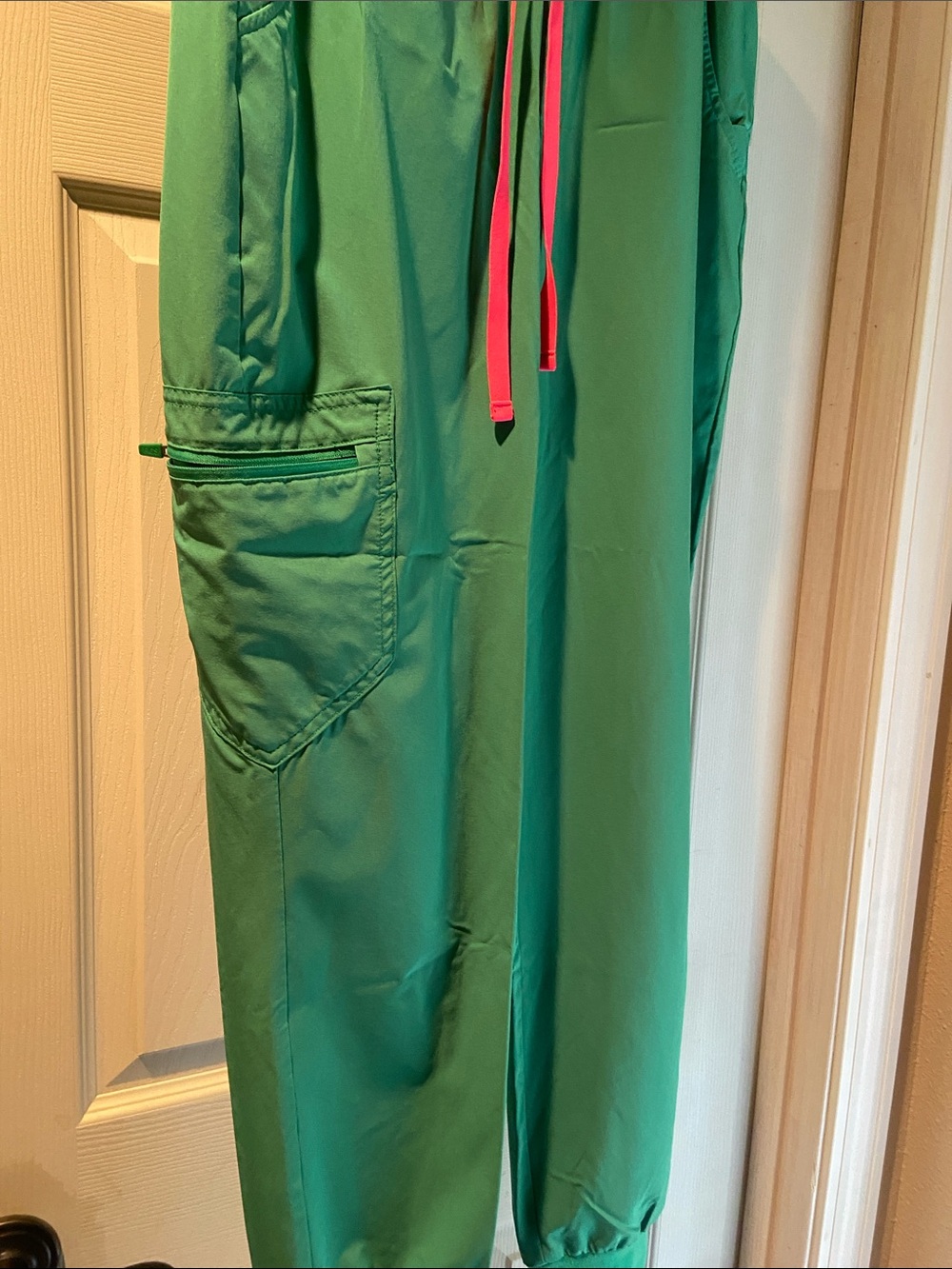 Figs Women's Scrub Set in Safety Green top small bottoms medium - Picture 8 of 12